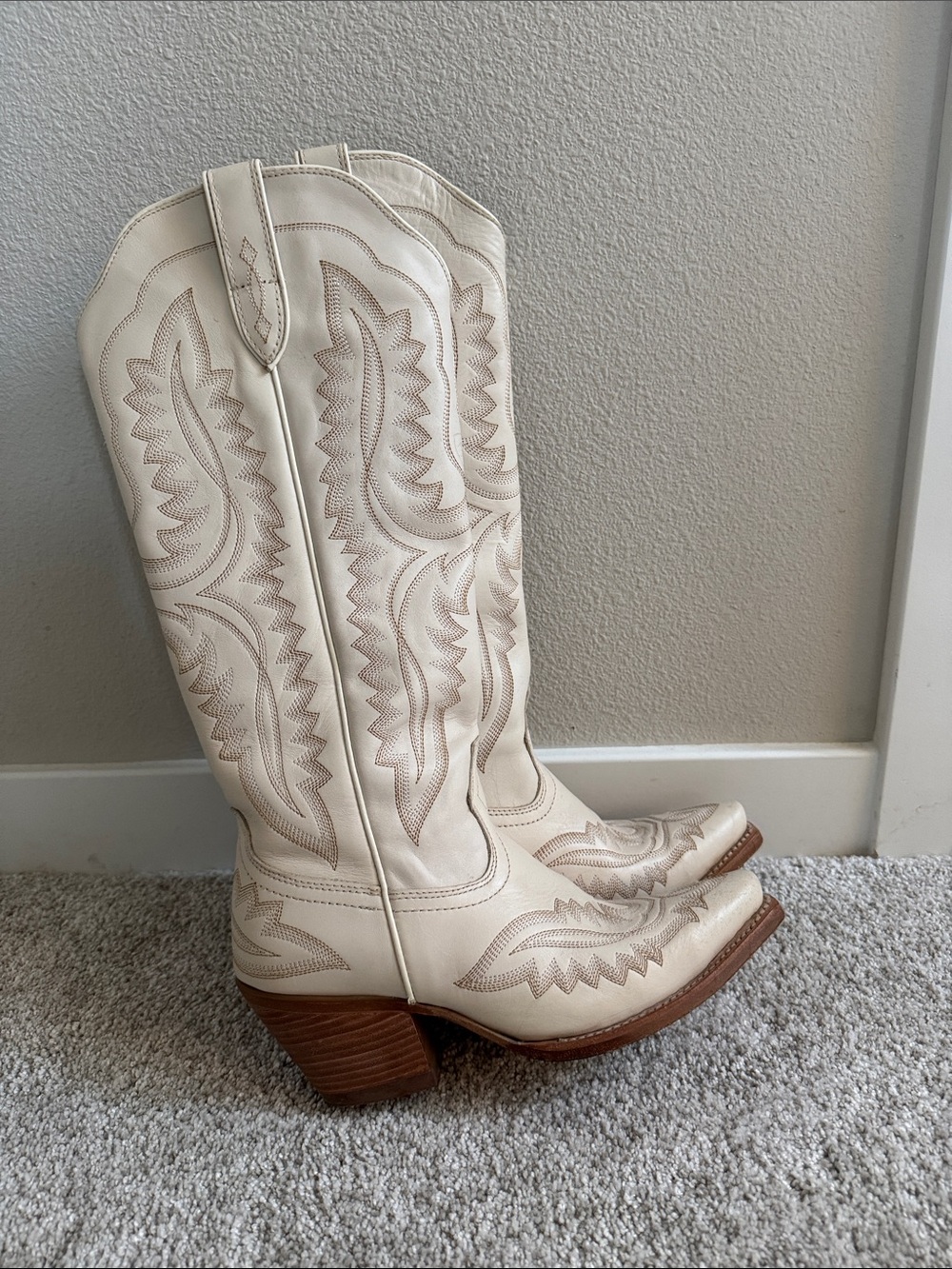 Ariat Women's Cream Western Embroidered Cowboy Boots